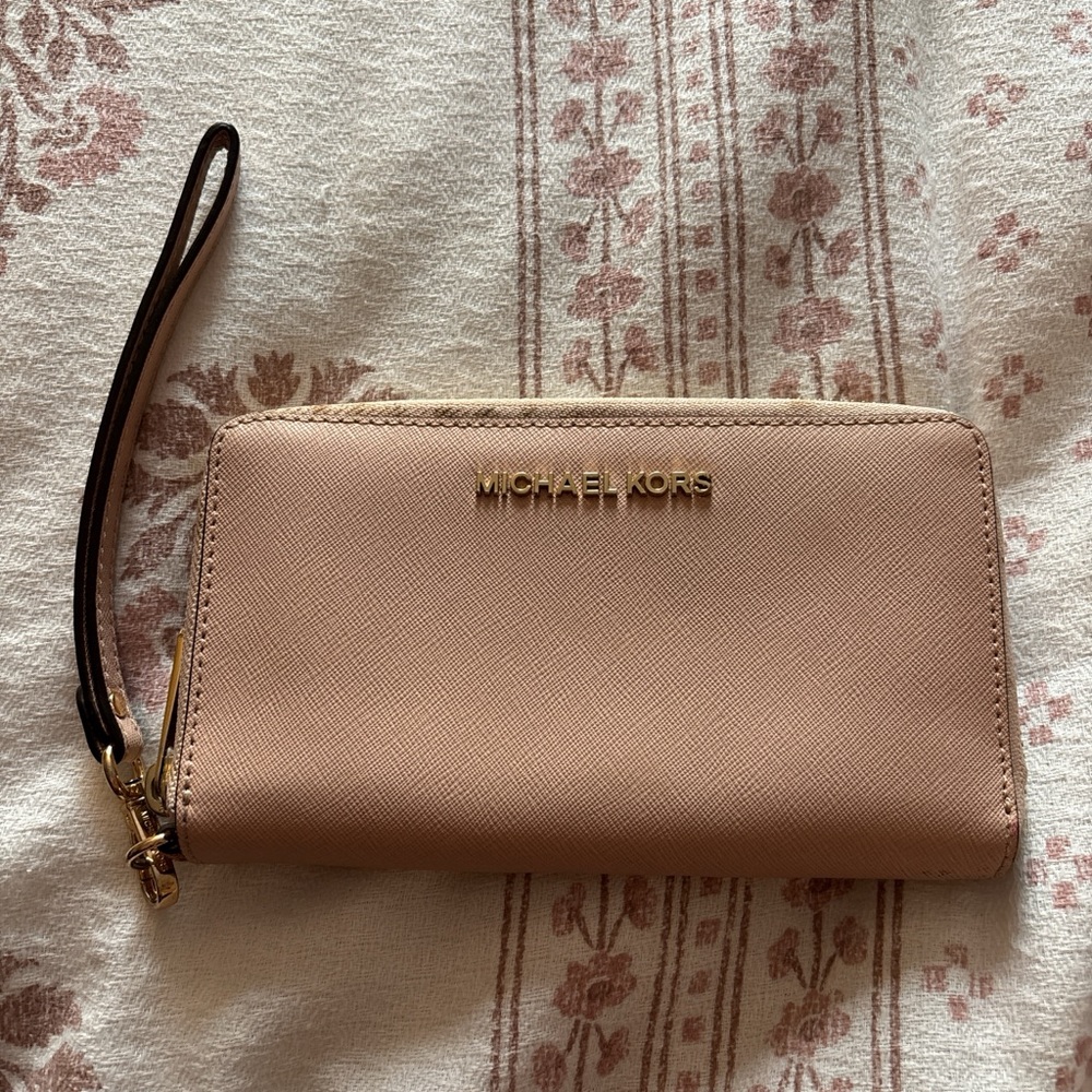 Michael Kors Light Pink Wristlet Wallet